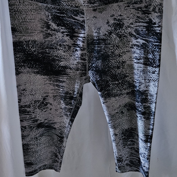 Fabletics Pants - #146 Fabletics Black and Gray Patterned Leggings